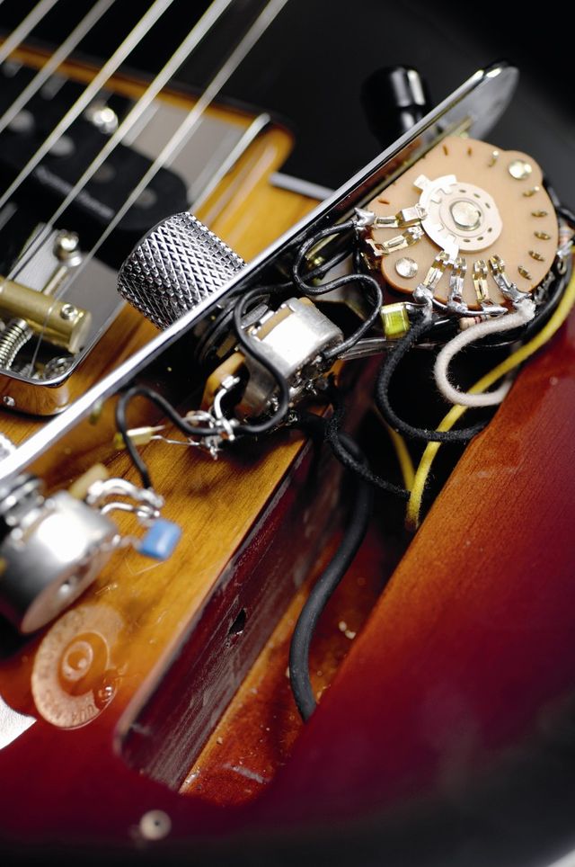 Peavey Omniac JD USA The special capacitor on position four provides an excellent 'woman tone'.